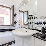 - Center - Regina Margherita Apartment Olbia