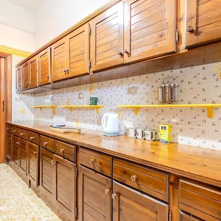 - Center - Regina Margherita