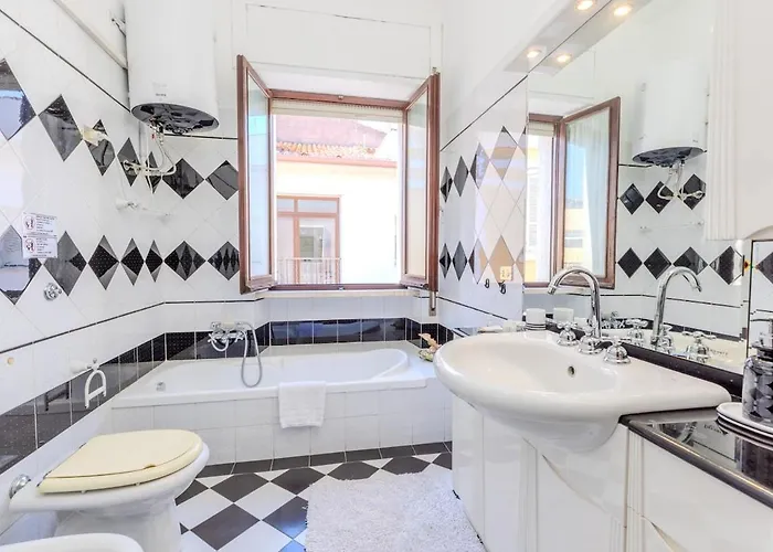 - Center - Regina Margherita Lägenhet