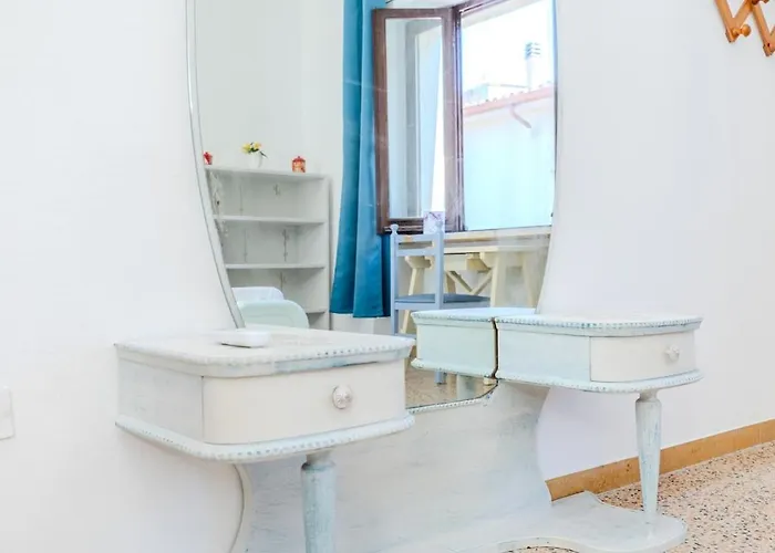 - Center - Regina Margherita