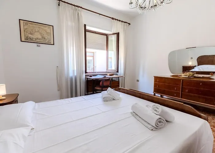 - Center - Regina Margherita